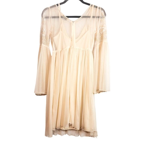 3 FOR $50! 🎁 Miss Selfridge White Mini Dress Bell Sleeve Chiffon Beaded … - Picture 6 of 8